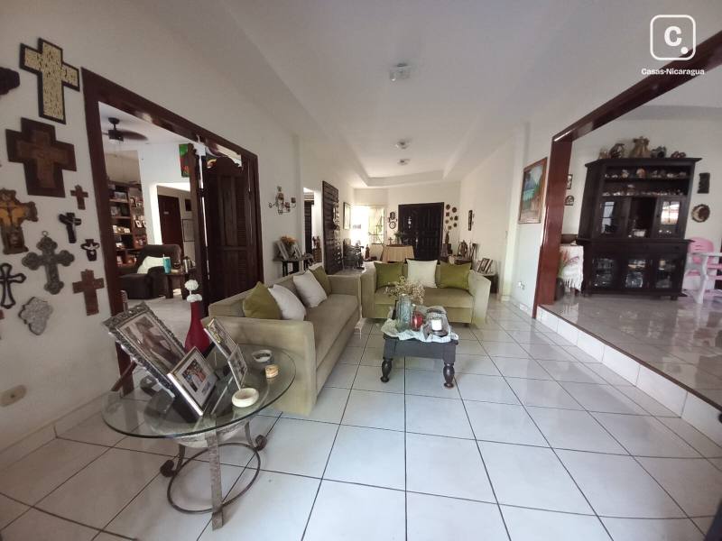 Casa en venta en Las Colinas, Managua – 5 hab, 369 m²