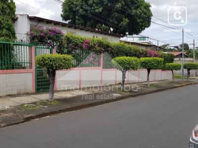 Casa en venta en Reparto San Juan, Managua – 17 hab, 4,000 varas²