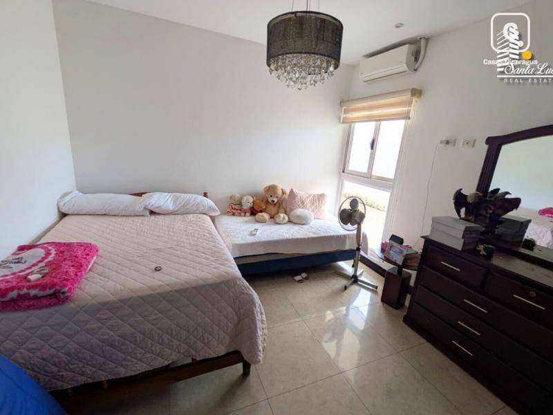 Casa en alquiler en Las Colinas, Managua – 4 hab, Ref SLcasaenrentaenlascolinasac