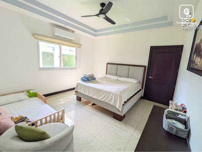 Casa en alquiler en Las Colinas, Managua – 4 hab, Ref SLcasaenrentaenlascolinasac