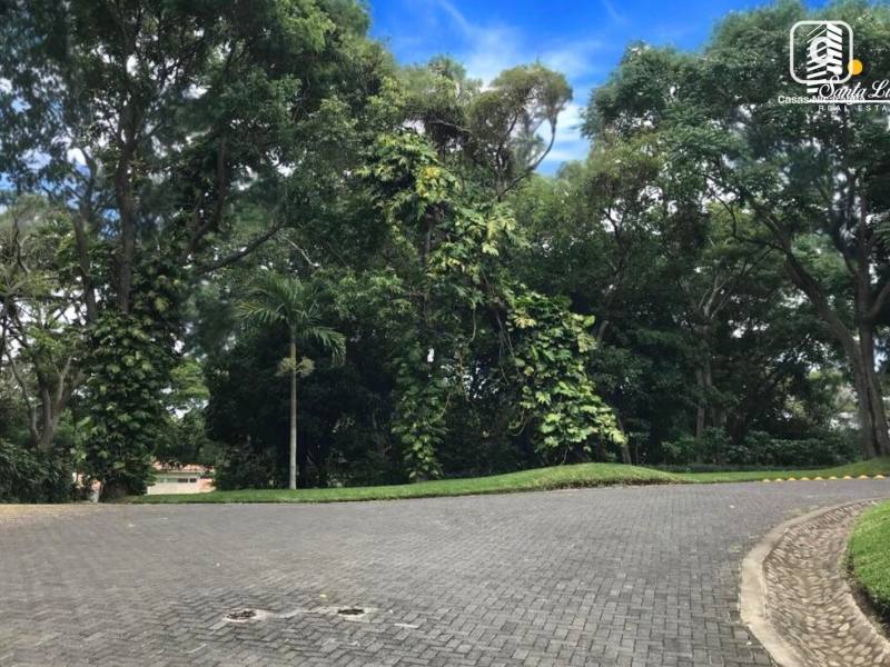 Casa en venta en Villa Fontana, Managua – 2,445 m²