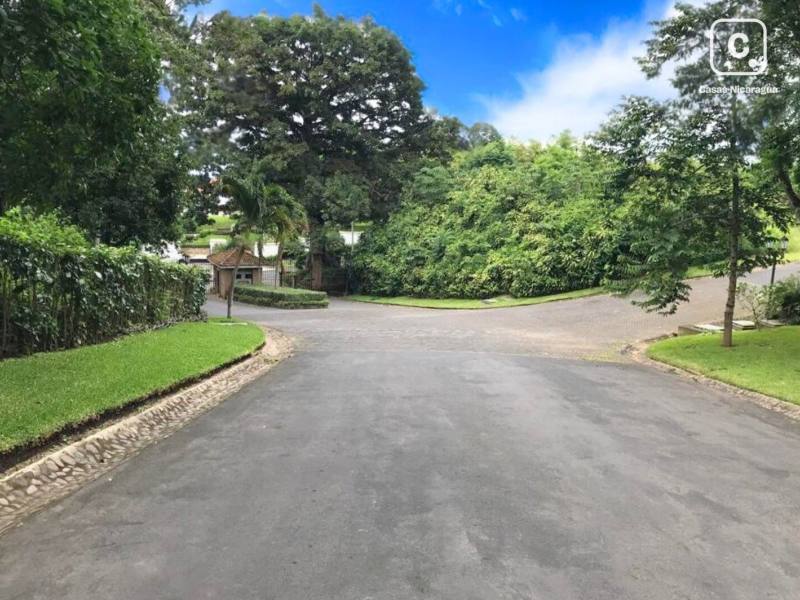 Casa en venta en Villa Fontana, Managua – 2,445 m²