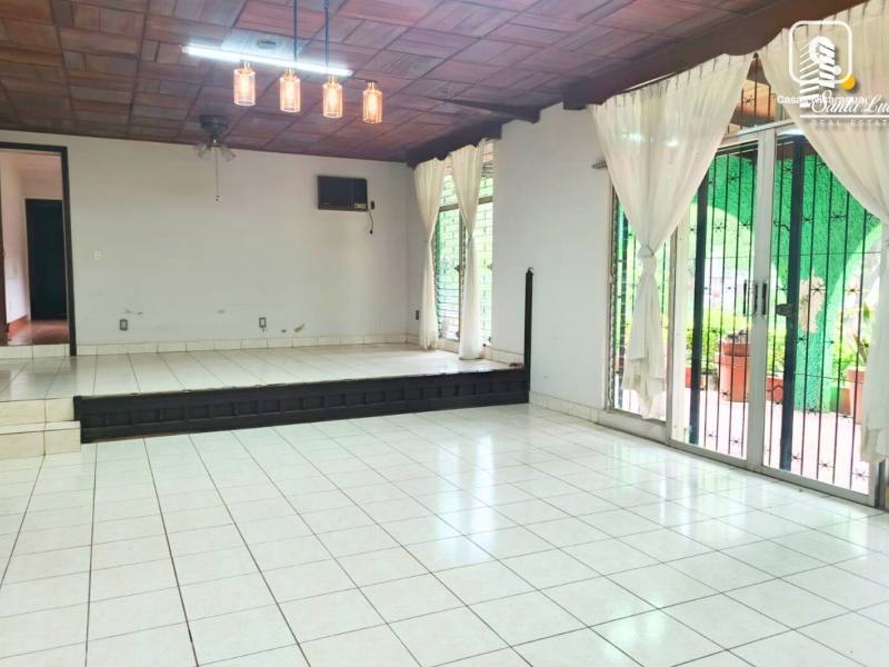 Casa en alquiler en Managua – 4 hab, US$ 1,000/mes