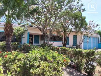 Casa en venta en Granada – 5 hab, 383 m²