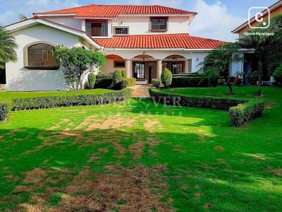 Casa en alquiler en Pista Jean Paul Genie, Managua – 5 hab, 260 m²