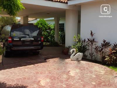 Casa en venta en Pista Jean Paul Genie, Managua – 4 hab, 320 m²