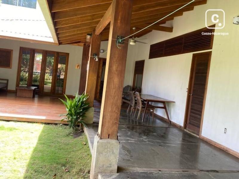 Casa en venta en Carretera Vieja a León, Managua – 3 hab, 230 m²