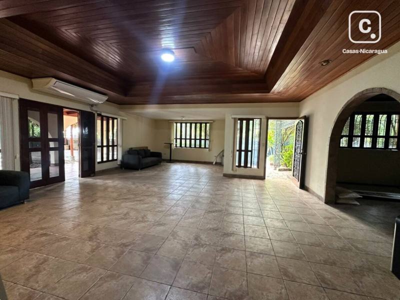 Casa en alquiler en Managua – 4 hab, 332 m²