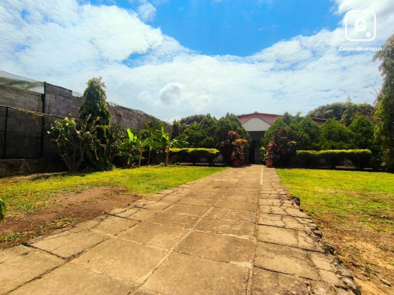 Casa en venta en Granada – 3 hab, 400 m²
