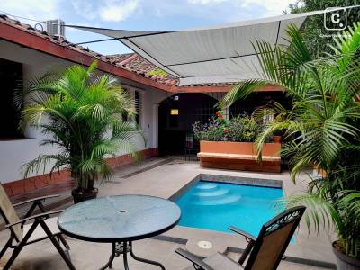 Casa en venta en Granada – 2 hab, 210 m²