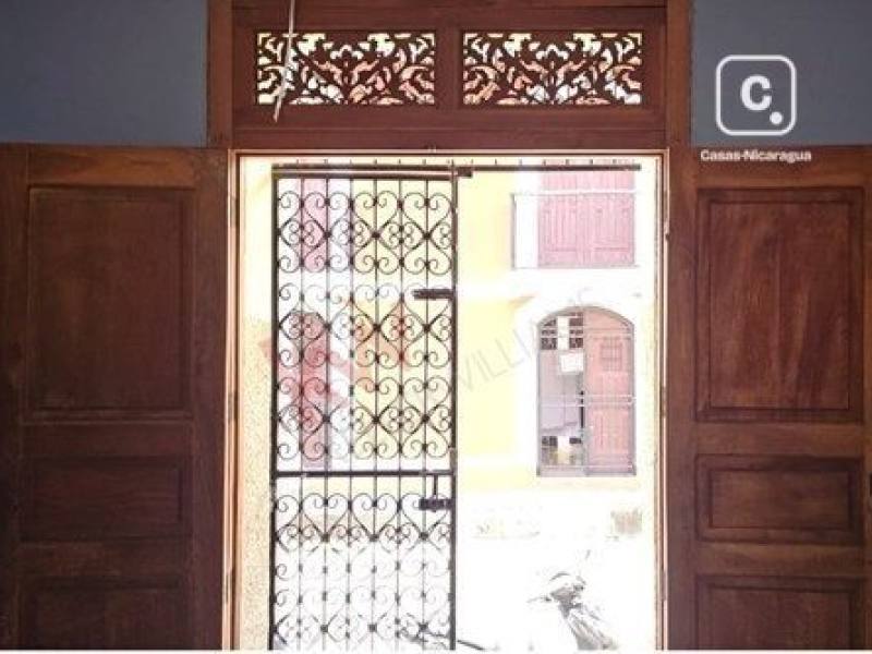 Local comercial en venta en Granada – 204 m²