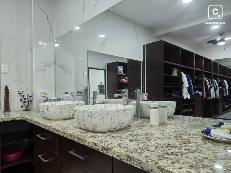 Apartamento en venta en Carretera Nueva León, Managua – 5 hab, 220 m²