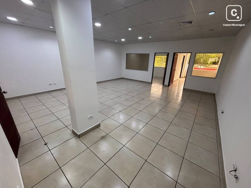 Oficina en alquiler en Villa Fontana, Managua – 143 varas²