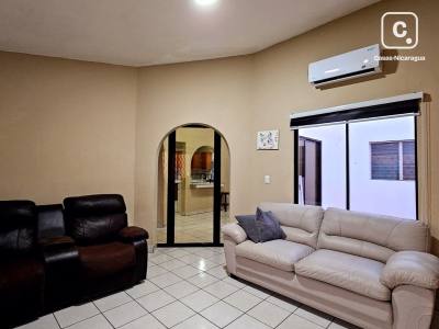 Casa en venta en Colonia Miguel Bonilla, Managua – 3 hab, 210 m²