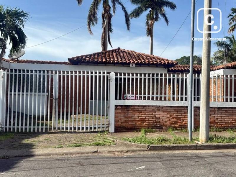 Casa en alquiler en Bolonia, Managua – 9 hab, 500 m²