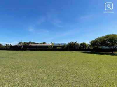 Terreno en venta en Granada – 3,033 varas²