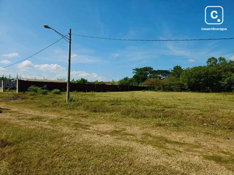 Terreno en venta en Granada – 3,033 varas²