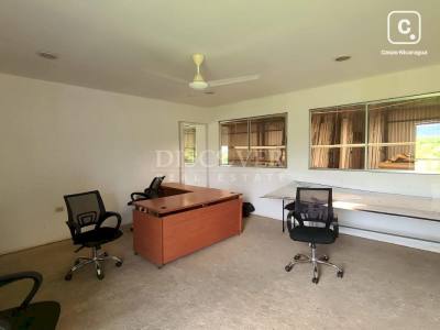 Bodega en venta o alquiler en Carretera Vieja a León, Managua – 757 m²