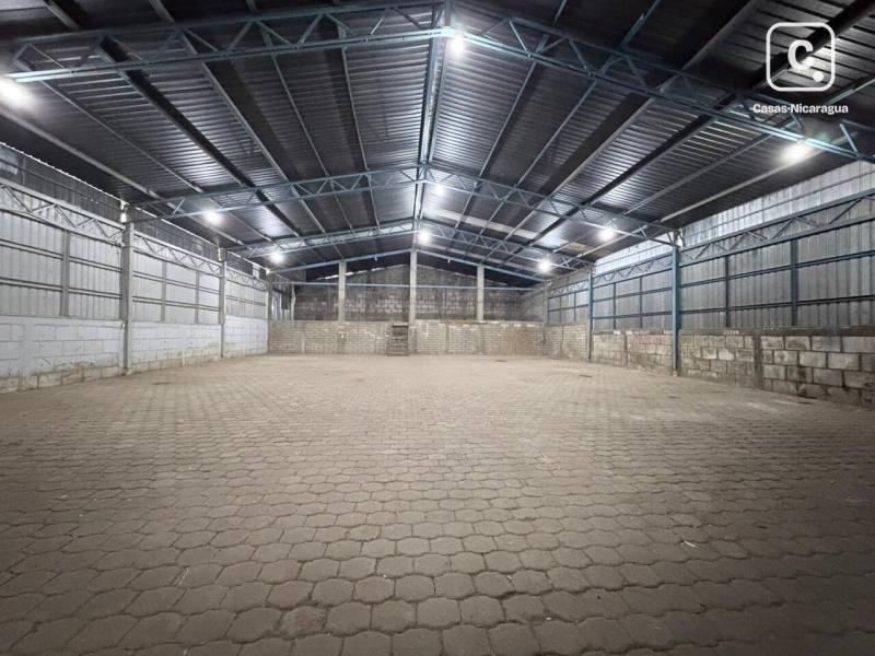 Bodega en alquiler en Carretera Vieja a León, Managua – 700 m²