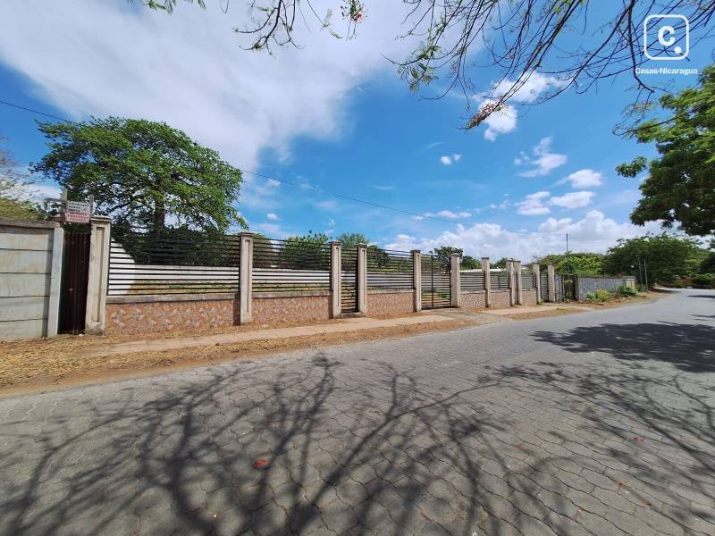 Casa en venta en Carretera Vieja a León, Managua – 977 m²